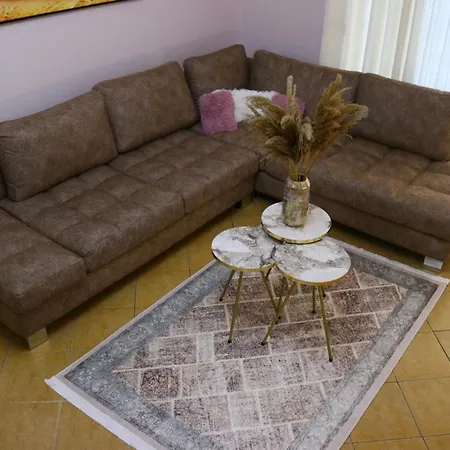 Zo-mar Apartment Vlorë